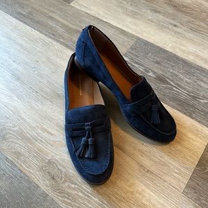 Like New! Tommy Hilfiger suede loafer